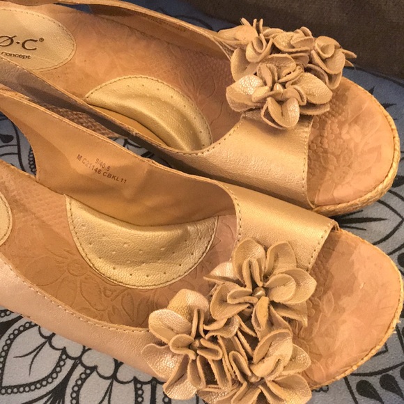 BOC Born Concept Leather platform sandals size 8 1/2 upper leather! Matted gol - Picture 3 of 3